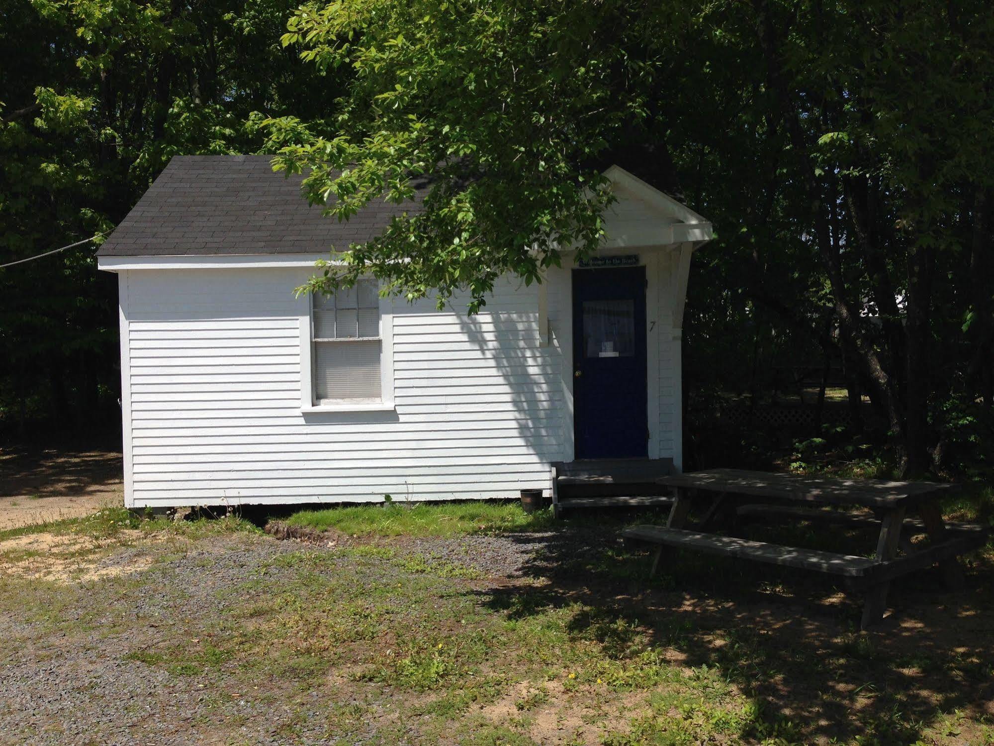 Marvin Gardens Old Orchard Motel 2*